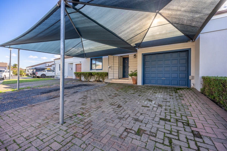 3 Bedroom Property for Sale in Uitzicht Western Cape